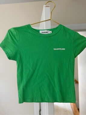 TALENTLESS Baby Tee Tropical Green